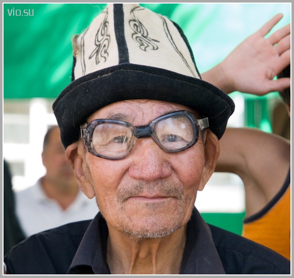 Люди в очкaх 148